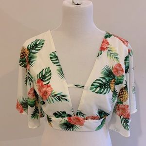 Beautiful Floral Crop Blouse -M